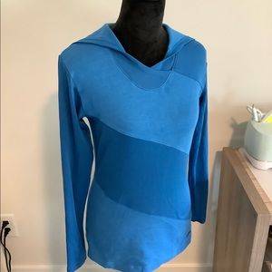 Blue merrell top